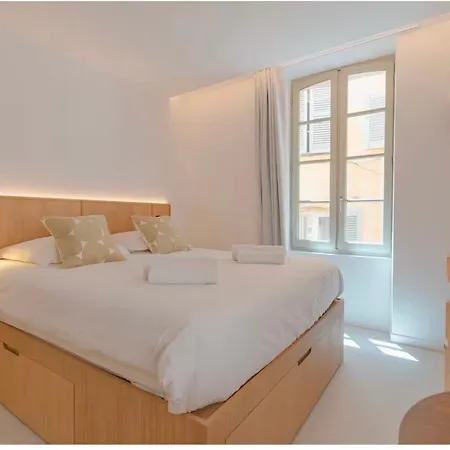 Le Clocher L Vieux Village L Shellter-rentals Сен-Тропе